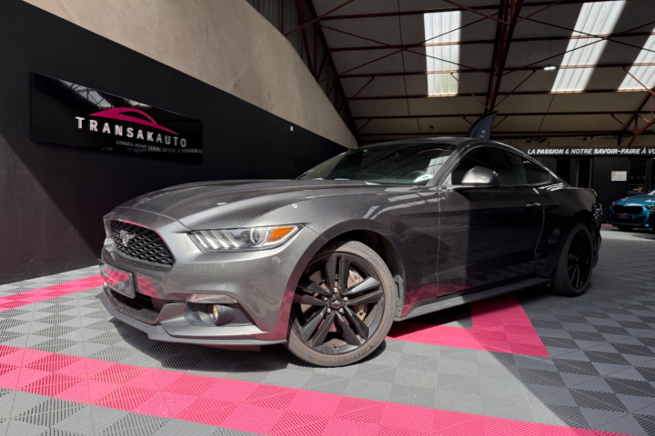 FORD MUSTANG